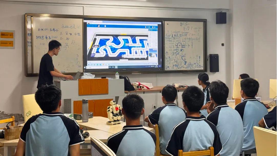 China Daily/ Leju Robot pratice the initiative of helping and supporting needy in remote mountainous high school in Guizhou for 9 consecutive years