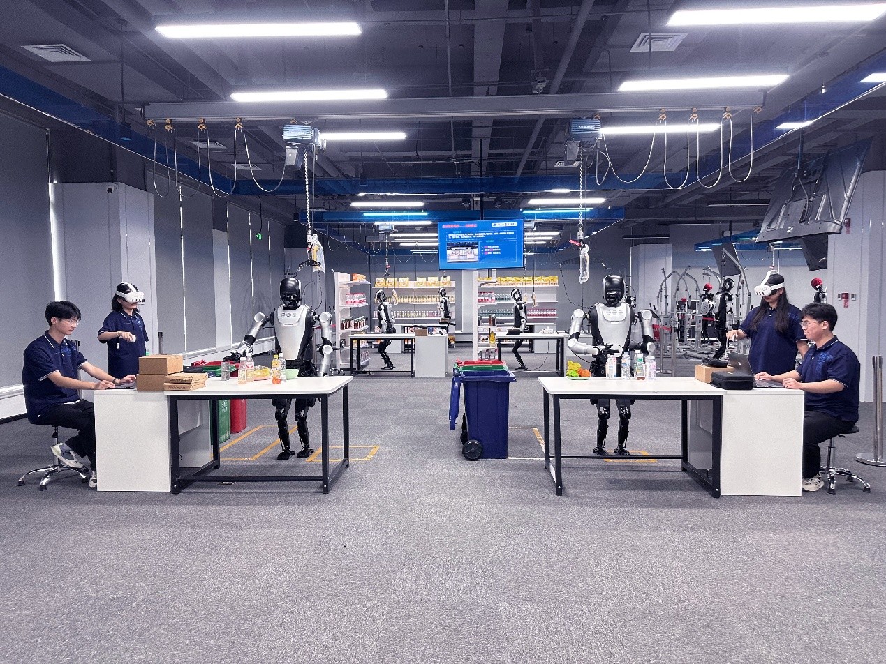 人民日报丨国内最大人形机器人训练场在京启用