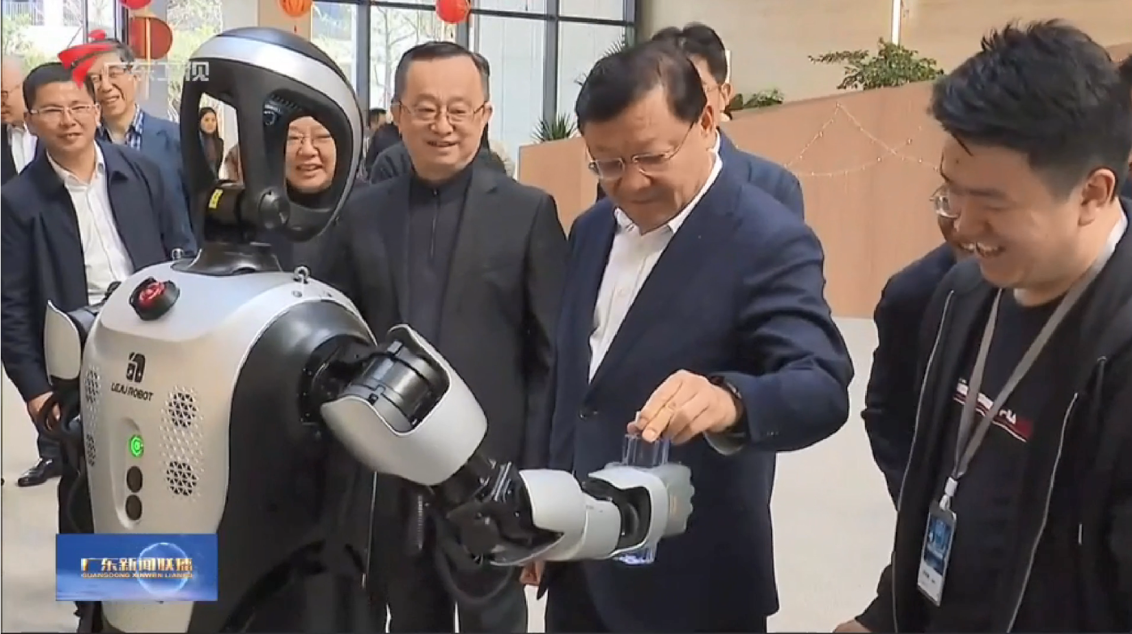 广东省长王伟中考察乐聚机器人